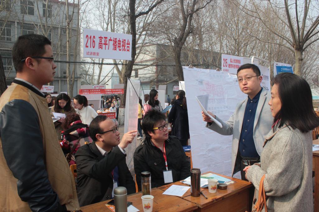 院领导向高平市电视台了解情况