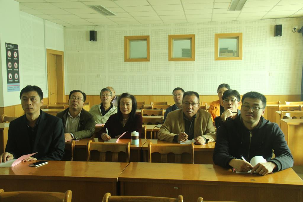 党委中心组成员收看十九大开幕会