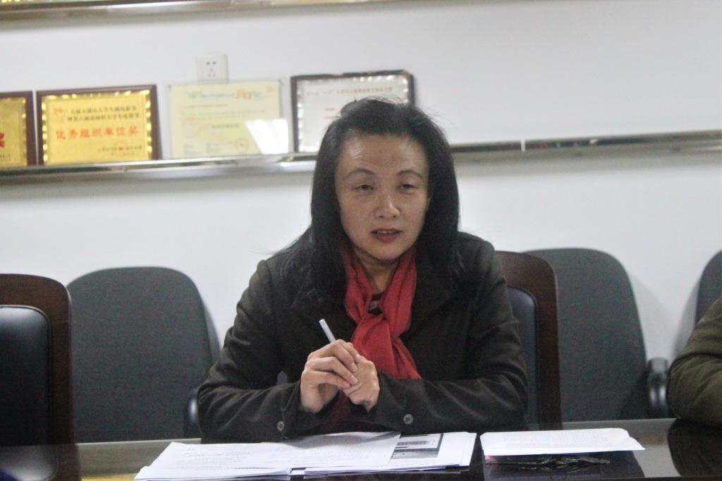 公司党委书记邵晓慧讲解《中国共产党章程(修正案)》