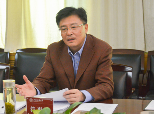 公司党委书记符惠明主持会议并讲话